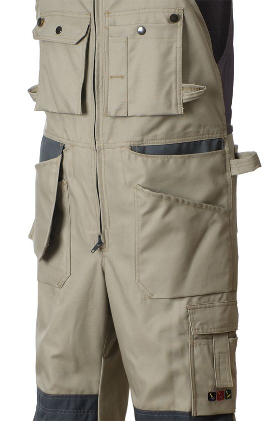Бежевый рабочий летний полукомбинезон 55M-CY-05/55 из плотной износостойкой полусинтетики, нижний отлетный карман спрятан внутрь